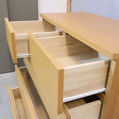 人気の無印良品(MUJI)のオーク材を使用したチェスト・4段ワイド！ナチュラルで明るい色合いが暖かな雰囲気の北欧スタイルインテリアにも♪収納力もあるので1人暮らしなどこれからの新生活に♪
