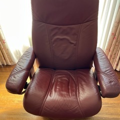 革張りリクライニングチェアの画像