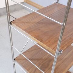 無印良品(MUJI)の人気のウォールナット材×ステンレス 4段ユニットシェルフです。シンプルなデザインのオープンラックは飾り棚や本棚としても♪インダストリアルモダンなインテリアにも！の画像