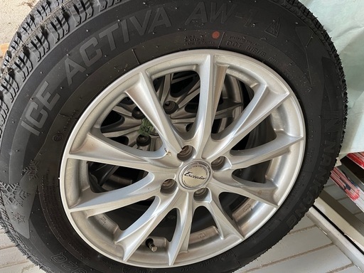 美品トヨタ　ライズ スタッドレスタイヤホイル付き