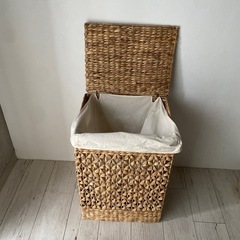 yellowbox ランドリーバスケットの画像