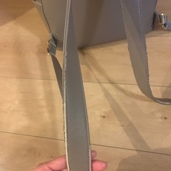 革リュック　グレージュの画像