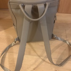 革リュック　グレージュの画像