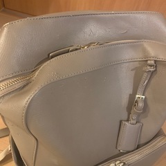 革リュック　グレージュの画像
