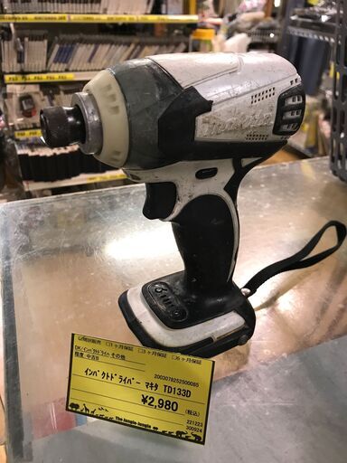 ★インパクトドライバー マキタ TD133D 白 黒 ブラック ホワイト 電動工具 堺市 深井 【ジャングルジャングル深井店】