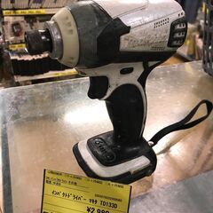 ★インパクトドライバー マキタ TD133D 白 黒 ブラック ...