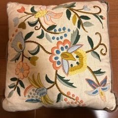 刺繍　クッション