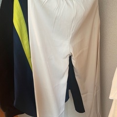 ミルクの色ズボンの画像