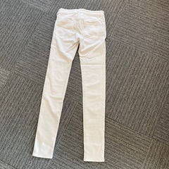 UNIQLO ★ ホワイト　パンツの画像