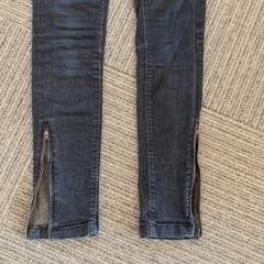 ZARA ★ レディース　デニムパンツの画像