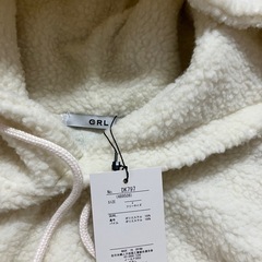 新品✨白モコモコフード付きの画像