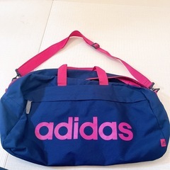 adidas・旅行カバンの画像