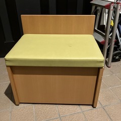 キャスター付き椅子