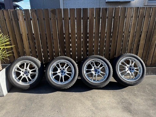 プリウス　スタッドレスタイヤとアルミホイール