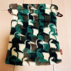 CHUMS チャムス 迷彩ふわふわ 巾着