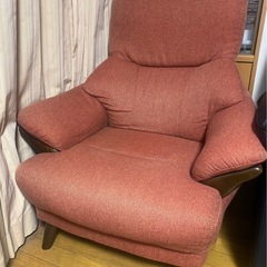 布ソファ 朱色で素敵な色合いです まだまだ使用できます
