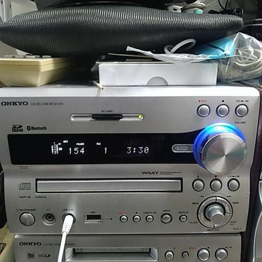 オンキョー、ＮＦＲ7.（2014年製）CD読込みエラ、トゥルーブース、接続不可、ジャンクです。SD.USB.とも、再生、録音、確認済みラジオアンテナ説明書有ります。ジャンクです。断捨離にて、￥1500円。スピーカー、コード、もお付け致します。他社重低音ウーハー（KENWOOD）製欲しい方、お付けします。あいにくリモコンは欠品ですが?宜しくお願い致します