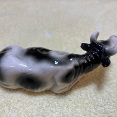 牛の置物の画像