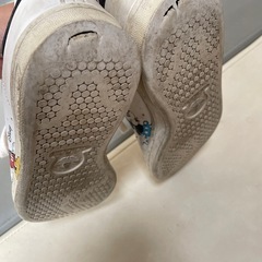 adidas ディズニーコラボスニーカー　22.0㌢の画像