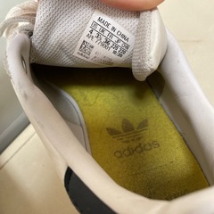 adidas ディズニーコラボスニーカー　22.0㌢の画像