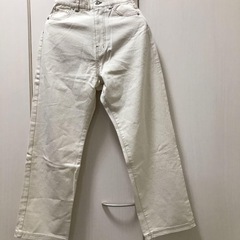 ベージュ ストレートデニムパンツ