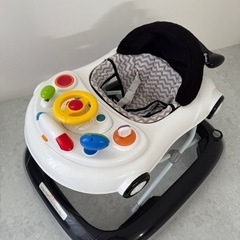 食事テーブルにもなる歩行器