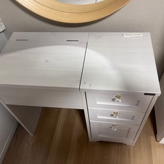 ドレッサー白の画像