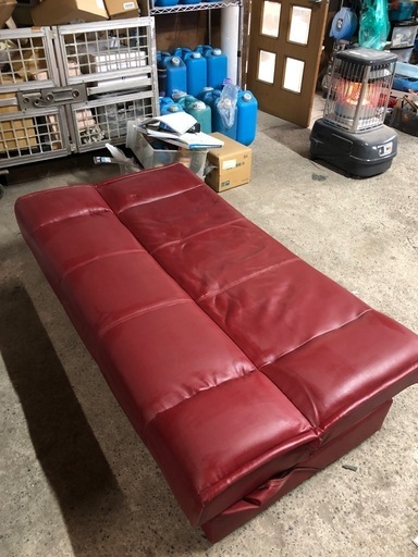 【ゆ.ec】北海道旭川市直接取引歓迎 倉庫保管品 ソファーベット レザーファブリック 3人掛け ワインレッド 収納スペース付