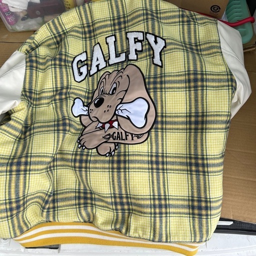 ガルフィーイエロー、チェックスタジャン