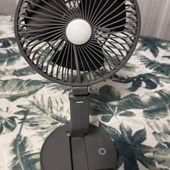 ライト付き折り畳み扇風機の画像