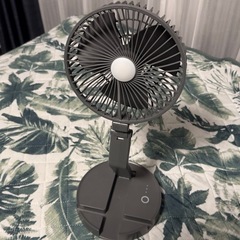 ライト付き折り畳み扇風機の画像