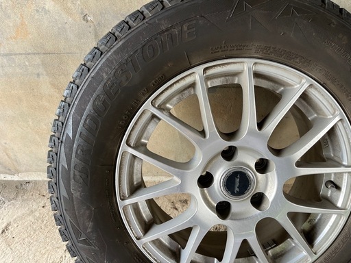 売り切れました！ブリヂストン　スタッドレス4本セット215/70R16