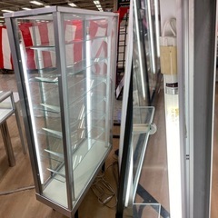 【完売しました】ガラスショーケース 7段　ディスプレイ　照明付き 店舗什器 業務用の画像