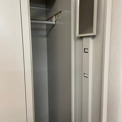 引き取りのみ　UCHIDA会社用ロッカー　鍵付き　鏡つきの画像