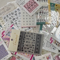 ネイルシール　大量　60枚以上　新品　未開封
の画像
