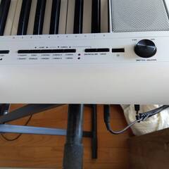 YAMAHA 電子キーボード piaggero ホワイト NP-12WHの画像