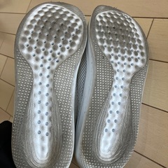 メンズ　白 スニーカーの画像