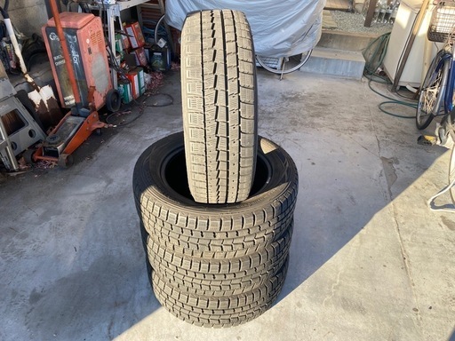 ☆ダンロップ☆スタッドレスタイヤ☆205/60R16♪