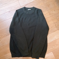 GU メンズニット　カーキの画像