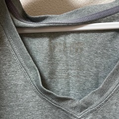 Nike グレー Vネック 半袖シャツの画像