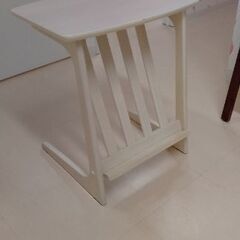 マガジンラック付き　机②