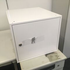 K スタッキングスチールロッカー １人用 カギ付き ホワイト②【中古】
