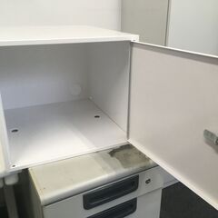 K スタッキングスチールロッカー １人用 カギ付き ホワイト②【中古】の画像