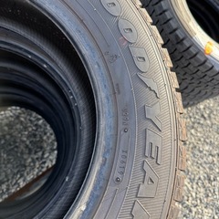 GOODYEARスタッドレスタイヤ 4本セット 195/65R15の画像