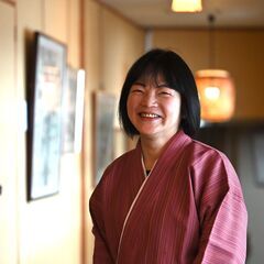 【フロント業務】英語を活かし、お客様の旅の感動を最前線で感じる仕事。自然や村の魅力をお客様と共有しながら、相手の心に残る旅をサポートする仕事。の画像
