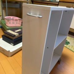 決定。キャスター付き　スリム収納棚の画像