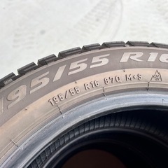 スタッドレスタイヤ 16インチの画像