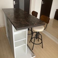 カウンターテーブル、チェア2脚セットの画像