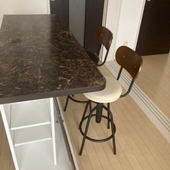 カウンターテーブル、チェア2脚セットの画像