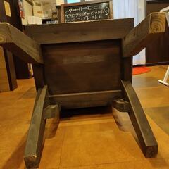 木製の椅子の画像